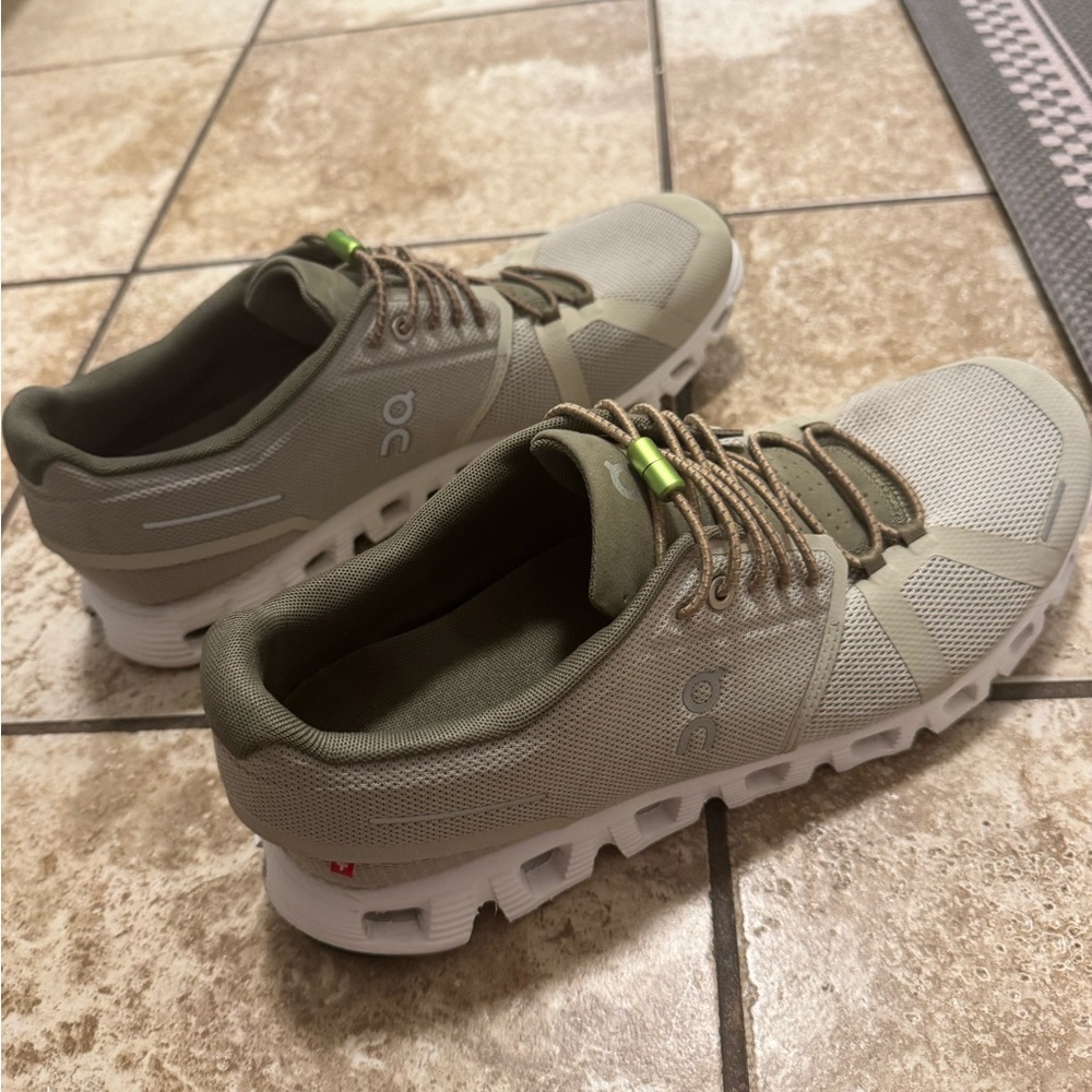 Men’s size 11 Olive green On Cloud shoes #running